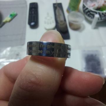 graviran prstan iz titana