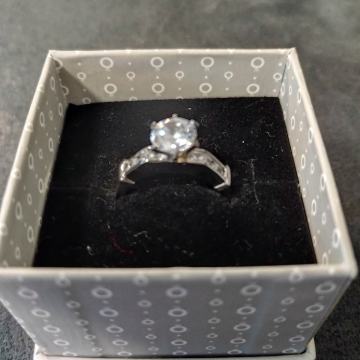 Nov jeklen ženski prstan, vel.52