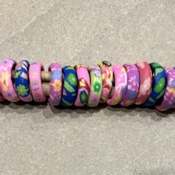 Živopisan PRSTAN FlowerPower različne velikosti, mehki 25x NOVO prodam