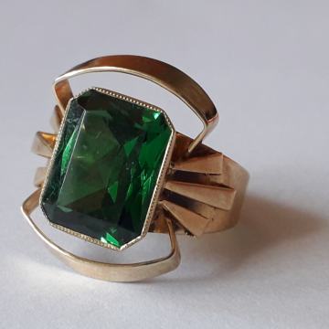 Velik prstan, 14 karatno zlato, s poldragim kamnom