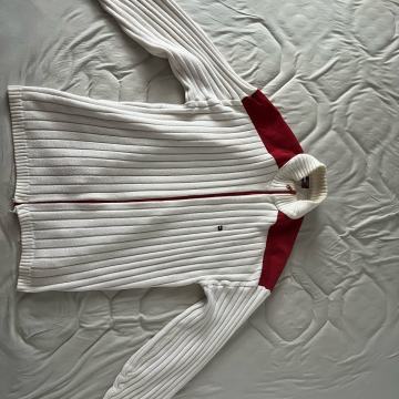 Tommy Hilfiger bel pulover z rdecimi nasitki - velikost L!