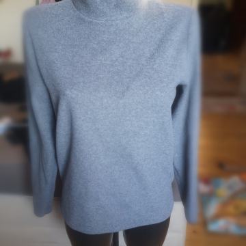 Topel puli znamke OVS številka M