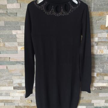 Črn puli z odprtinami