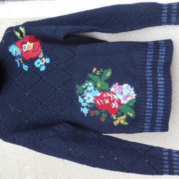 DESIGUAL MODRO PLETEM PULOVER Z VEZENINO  M