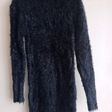 NOV ČRN KOSMATEN DOLG PULOVER/PULI Z ETIKETO38/40