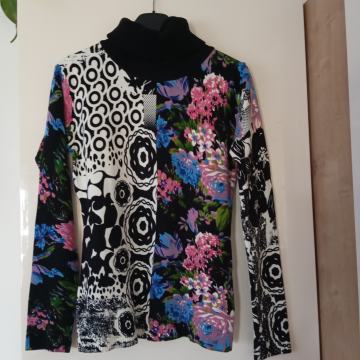 nov črno cvetlični puli  volna/kašmir 38/40