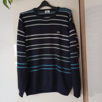 LACOSTE MODRO ČRTAST PULOVER  XL