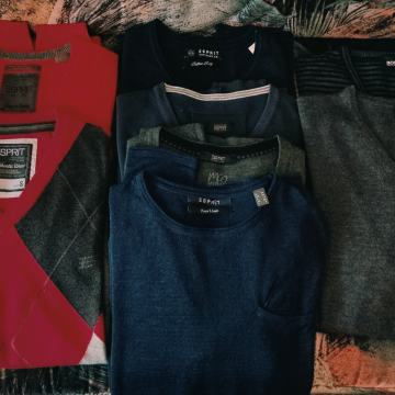 MOŠKI PULOVERJI S, VIŠJEGA CENOVNEGA RAZREDA, ZELO UGODNO