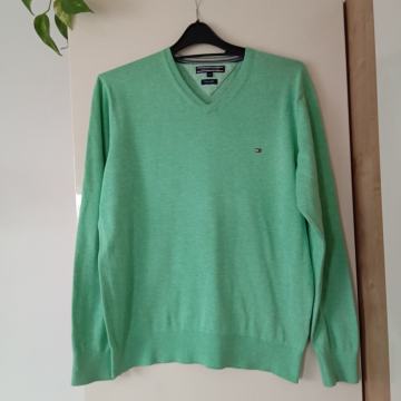 TOMMY HILFIGER  ZELEN PULOVER BOMBAŽ/SVILA M