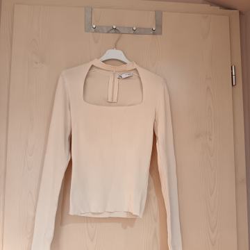 Zara puloverček M