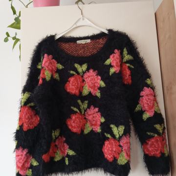 CHARLISE ČRNO CVETLIČNI PULOVER M /L/XL