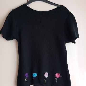 ČRN PLETEN PULOVER Z VEZENINO M