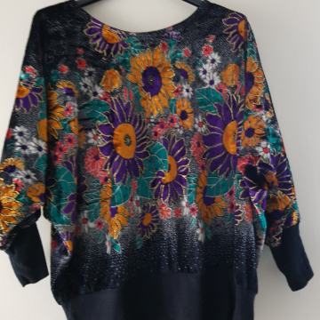 ČRNO CVETLIČNI SVEČAN SVETLEČ PULOVER M/L