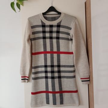 Črtasto bež dolg pleten pulover 40