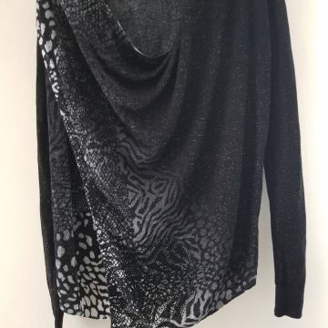 DESIGUAL ČRNO SREBRN PULOVER S/M