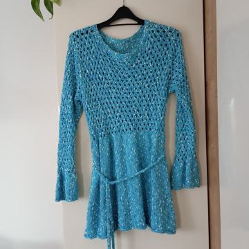 Modro bel ročno pleten dolg pulover M