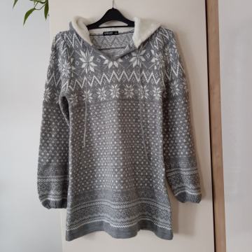 NOV SIVO BEL DOLG PULOVER S KAPUCO 38/40