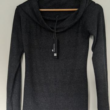 Nov ženski pulover št M/L