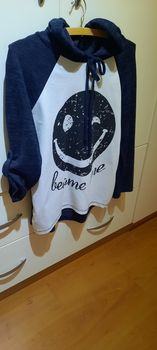 Prodam ženski modro bel pulover s kapuco in smile-jom M/L za 10 EUR