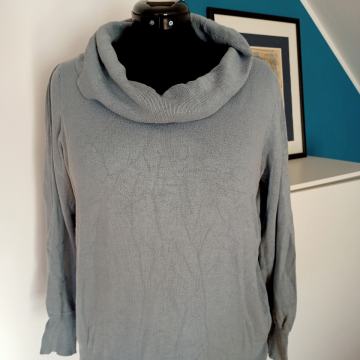 Prodam ženski sivo moder pulover velikost 40/42