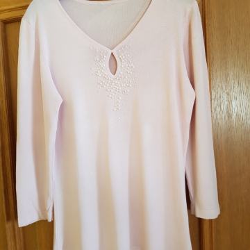 ROZA VISKOZNI PULOVER Z BISERČKI 40/42