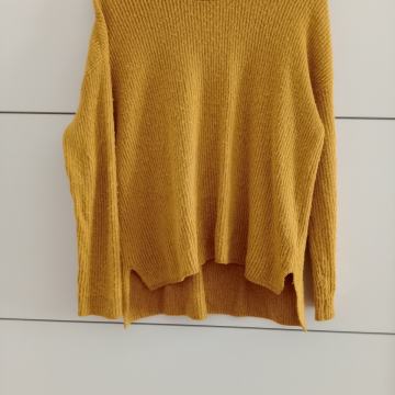 Rumen pulover, spredaj krajši, zadaj daljši, znamke JAKE*S