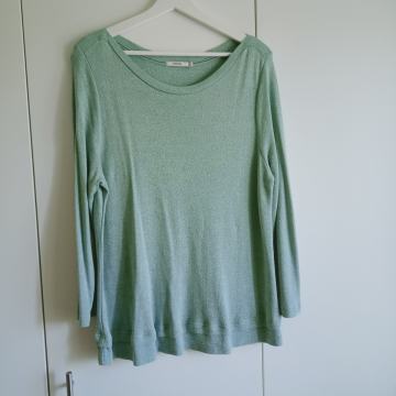 Kot nov pulover velikost L znamke Cecil s srebrno nitjo