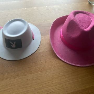 Klobuk primeren za pust ali dekliščino