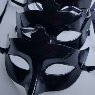 2 pustni MASKI (očesni del)