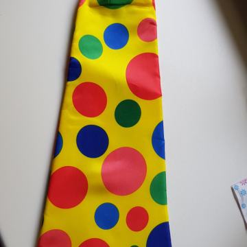 Široka pustna kravata