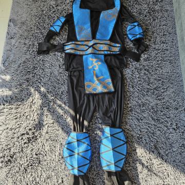 2 ninji za od 130 cm do 140 cm  rdeč pas in od  140 cm do 150 cm moder