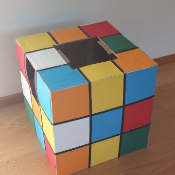 Kostum rubikova kocka
