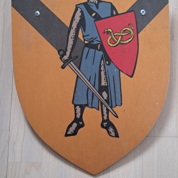 Prodam lesen ščitnik za viteza