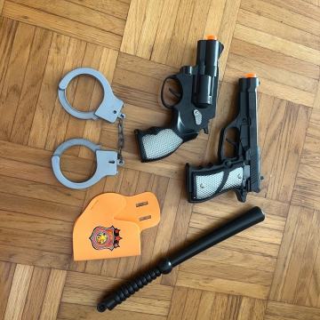 Prodam za pust policija