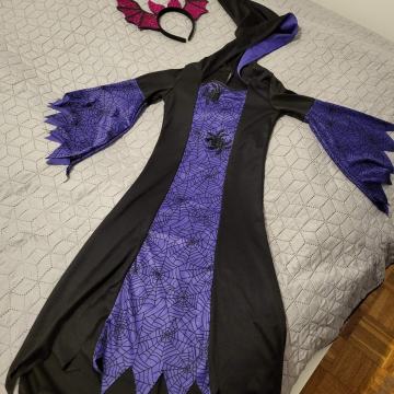 Pustni kostom Vampirina