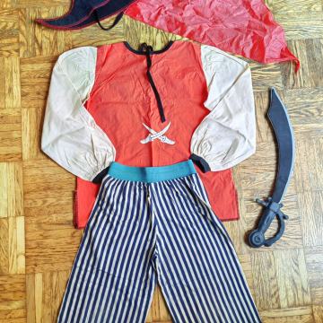 pustni kostum Pirata