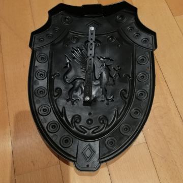 pustni meč in ščit