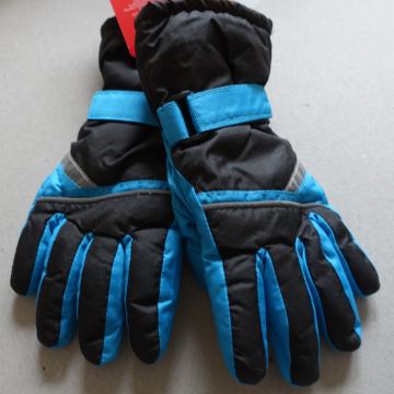 Nove otroške rokavice za 2- 4 leta