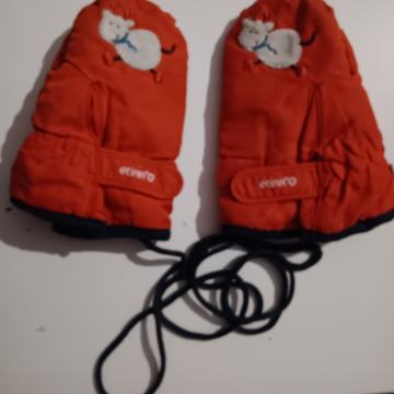 Rokavice za najmlajše z vrvico