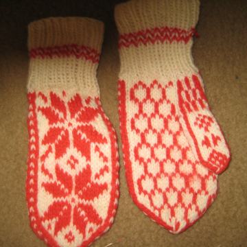 Rokavice z rdečim vzorcem-pletene iz prave volne, vel4-6let