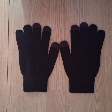 Nove volnene rokavice.
