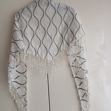 BELO ČRNA TRIKOTNA RUTA