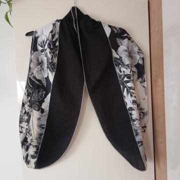 ČRNO BEL CVETLIČNI ŠAL