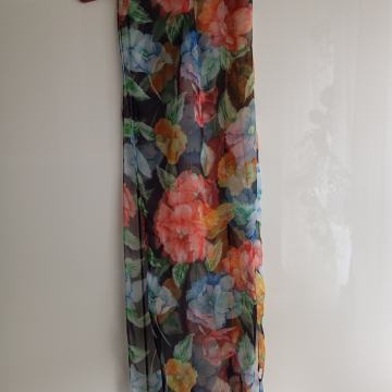 ČRNO CVETLIČNI VISKOZNI ŠAL