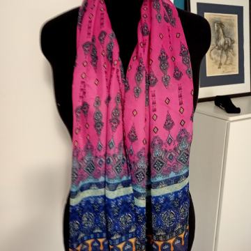 Čudovit ženski šal