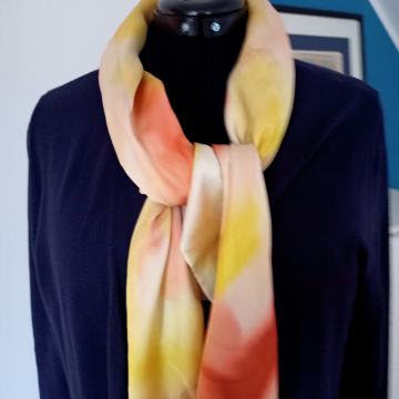 Čudovita svilena ruta velikosti 90 x 90 cm