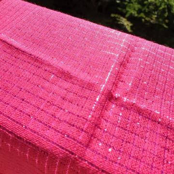 Dolg šal s svetlečimi poudarki