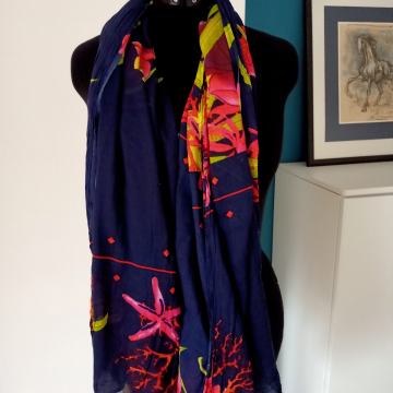 Čudovit nov bombažni šal primeren tudi za darilo