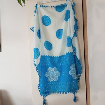 Modro bel šal z resami