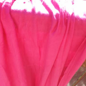 Nov mehek viskozni šal